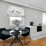 Apartment Elegant With Parking Space And Balcony By Renters