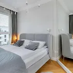 Elegant With Parking Space And Balcony By Renters Gdynia
