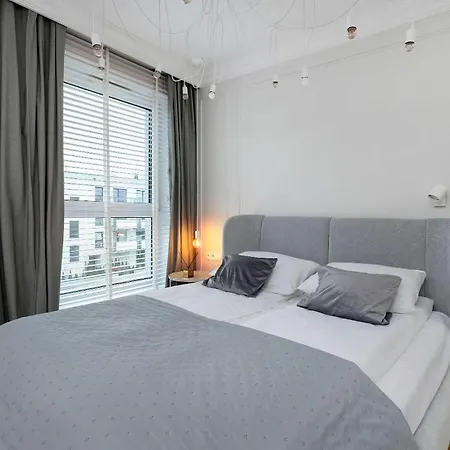 Apartman Elegant With Parking Space And Balcony By Renters *