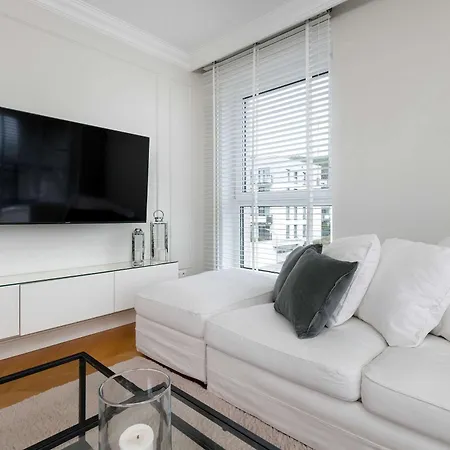 Elegant With Parking Space And Balcony By Renters Gdynia