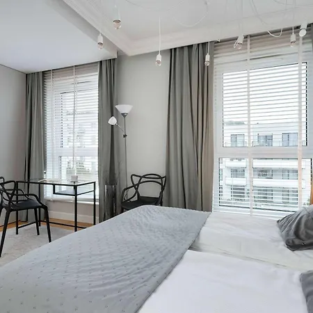 Elegant With Parking Space And Balcony By Renters Gdyně