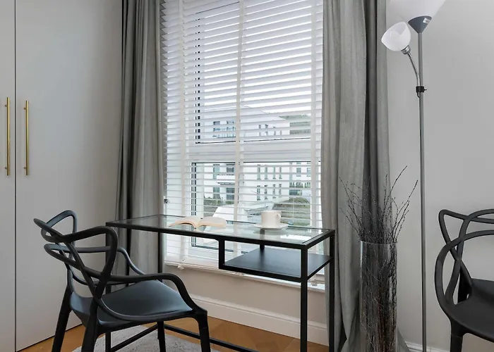 Elegant With Parking Space And Balcony By Renters Gdynia