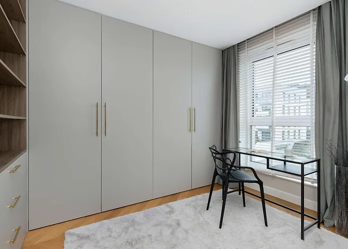 Elegant With Parking Space And Balcony By Renters Apartament