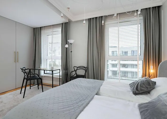 Elegant With Parking Space And Balcony By Renters Gdynia