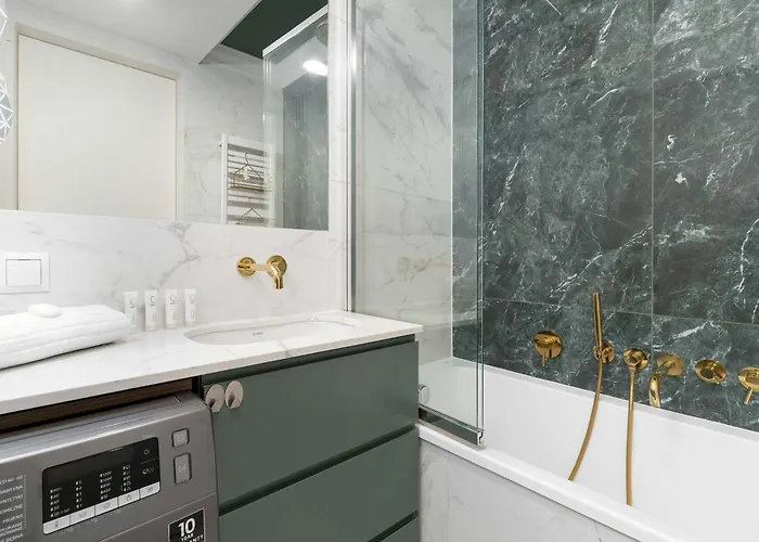 Elegant With Parking Space And Balcony By Renters Gdynia